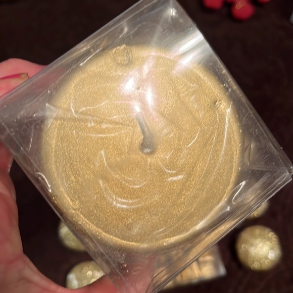 Gold Floating Candles, Set of 19, Assorted Sizes - Picture 2 of 6